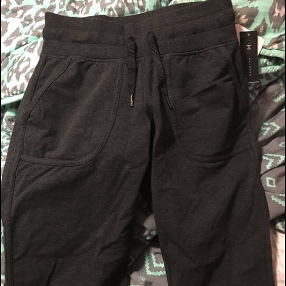 NWT comfy as sweat pants lululemon size 4