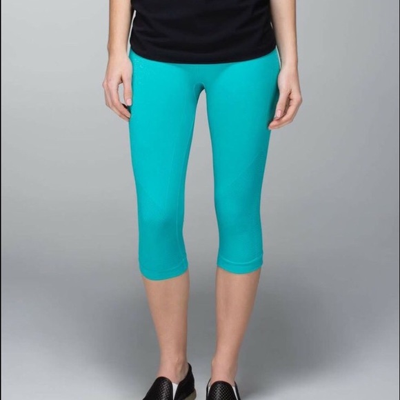 NWT Lululemon Zone in teal crops