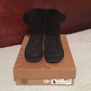 UGG Bailey Button Boots: Black Size 7