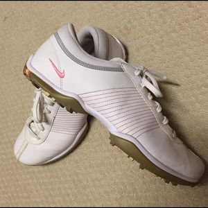 Golf shoes