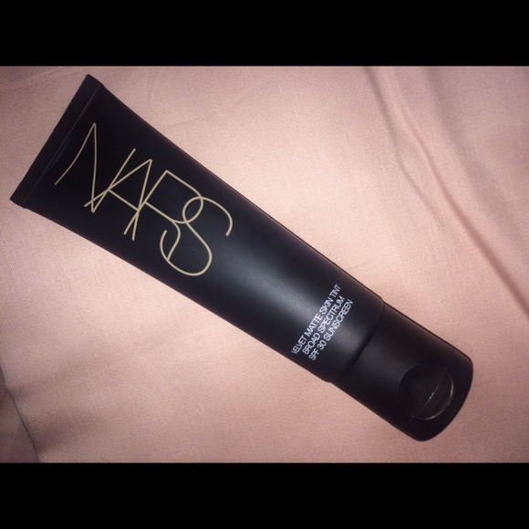 Nars velvet matte skin tint