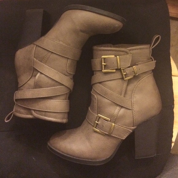 Gray Booties 💙