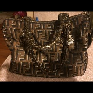 Fendi bag great condition/ genuine/authentic- 💼