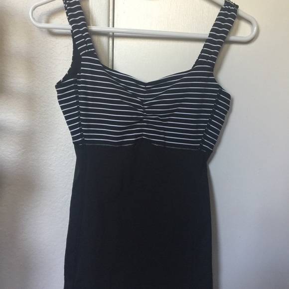 Aria tank black with white stripe size 4