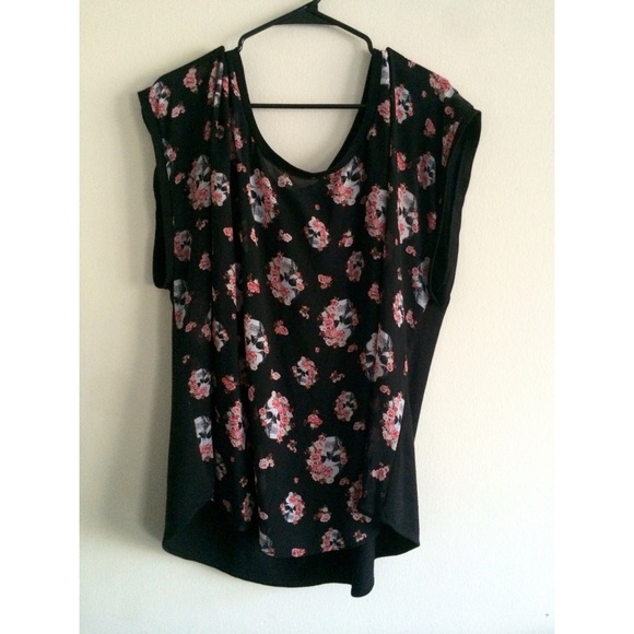 Super cute skull Torrid top!!!