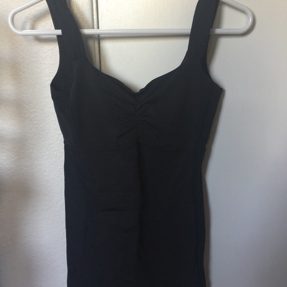 Black aria tank size 4