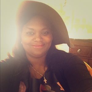 Meet your Posher, Amina