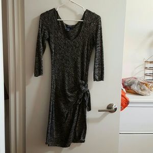 Sweater dress with a tie at the hip