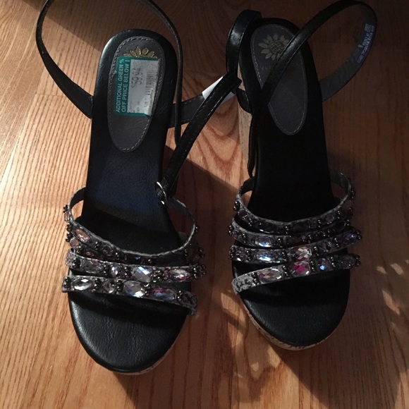 Darling, brand new, Yellowbox wedges!