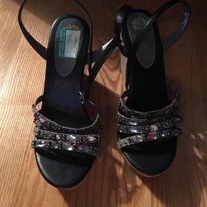 Darling, brand new, Yellowbox wedges!