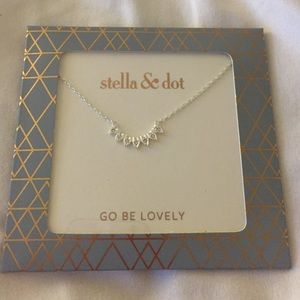 Stella & Dot aurora necklace in silver