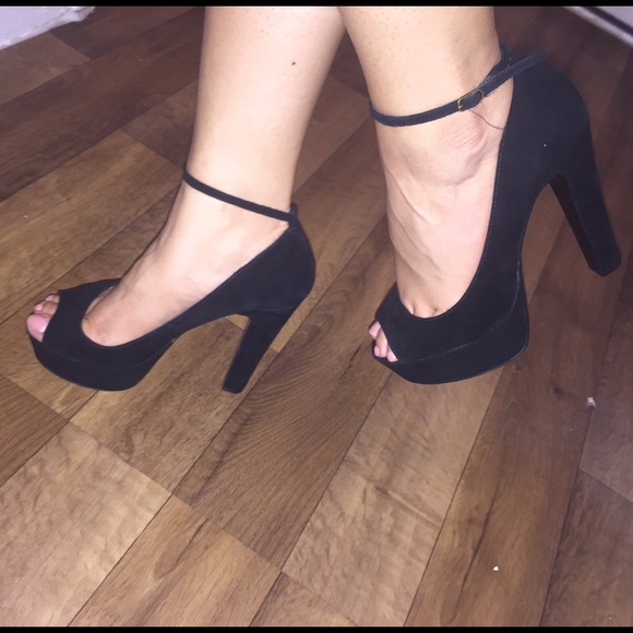 Sexy black chunky heels from Steve Madden