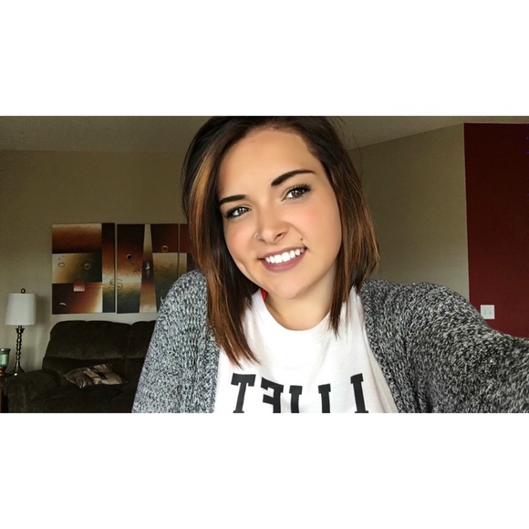 Meet your Posher, Bri - Picture 1 of 1