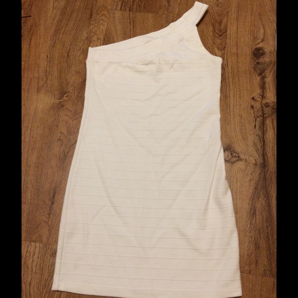 White cotton one-shouldered dress