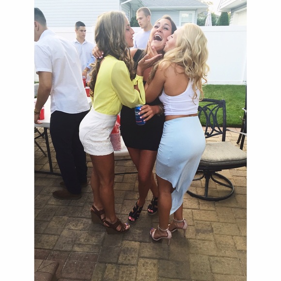 Meet your Posher, Emily - Picture 2 of 3