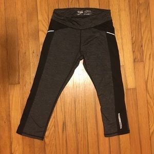 Workout capris with key pocket at waist