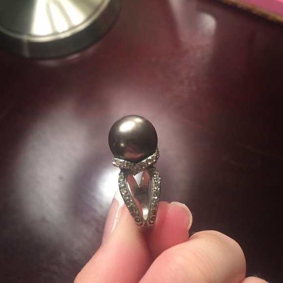 Faux Gray Pearl ring - Picture 3 of 3
