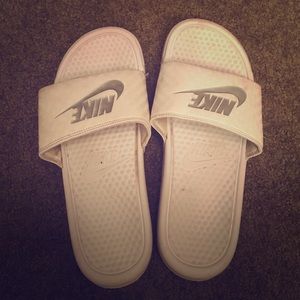 Slip on Nike flip flops