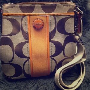 Coach cross body purse🎀