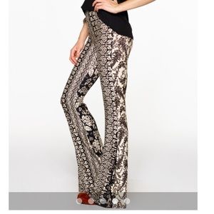 Novella Royale Janis Bells in Black Hazely