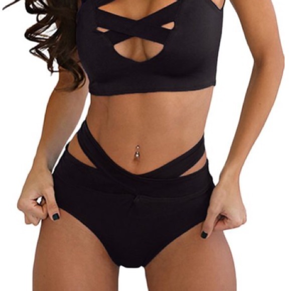 Cross Cross Mid Waist Black Bottoms
