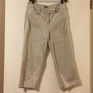 👇🏽price drop! 👇🏽Khaki Capri pants