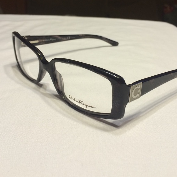 Salvatore Ferragamo does this frame! Classy! - Picture 1 of 3