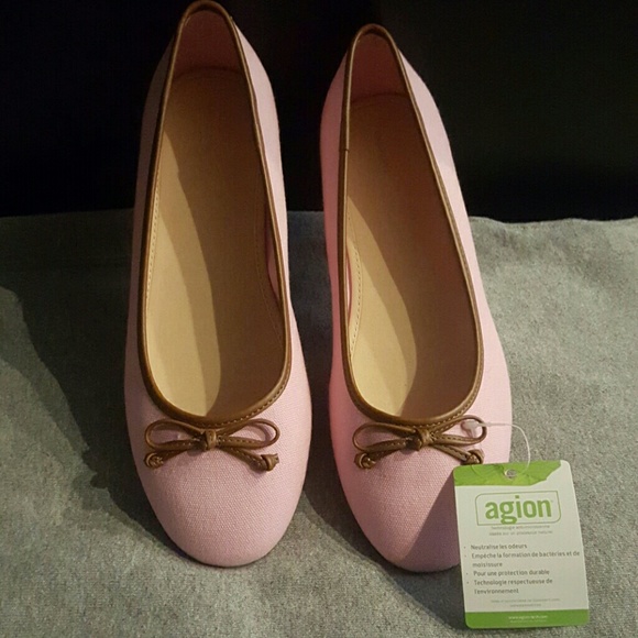 Brand new never worn pink flats
