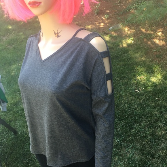 Tear in my Heart. Arm Cut Out Top 💗HP💗 - Picture 2 of 4