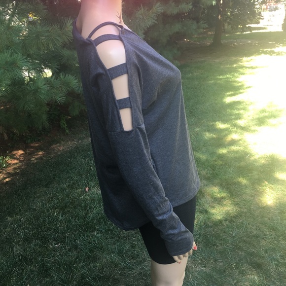 Tear in my Heart. Arm Cut Out Top 💗HP💗 - Picture 3 of 4