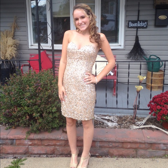 Semi Formal / Prom dress - Picture 1 of 3