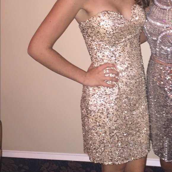 Semi Formal / Prom dress - Picture 3 of 3