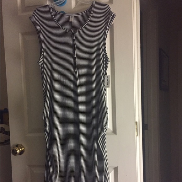 Black & White Bodycon Maternity Dress