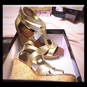 Gold wedges