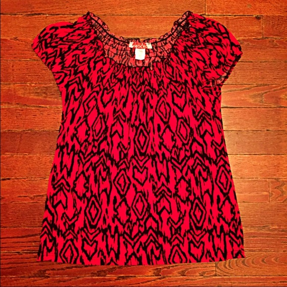 Tops - ❤️Adorable Red and Black Top - NWOT❤️
