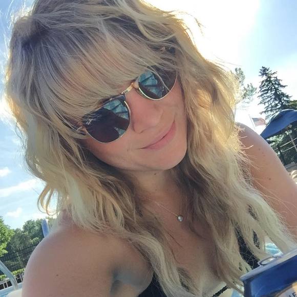 Meet your Posher, Missy - Picture 1 of 1