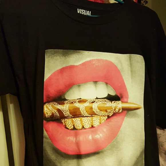 Tee shirt