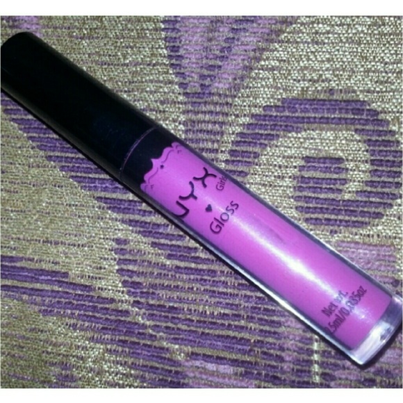 Desperately ISO Nyx Girls Round Lip Gloss DollPink