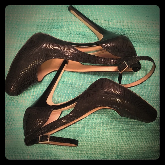 NYC INC Black Heels/Pumps size 8. EUC Perfect!!