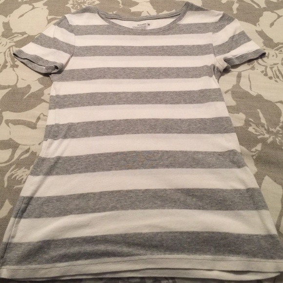 Medium Old Navy Tee