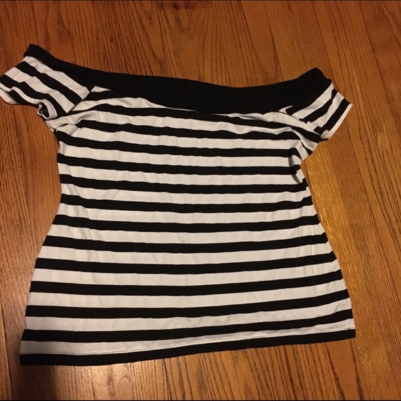 50s/pin-up girl striped shirt.