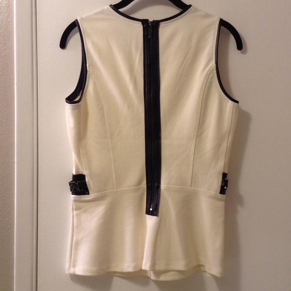 Cache Sleeveless Top - Picture 3 of 4