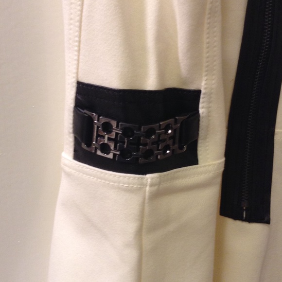 Cache Sleeveless Top - Picture 4 of 4