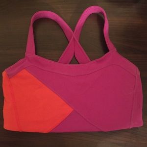 Lululemon Sports Bra size 4 - nwot
