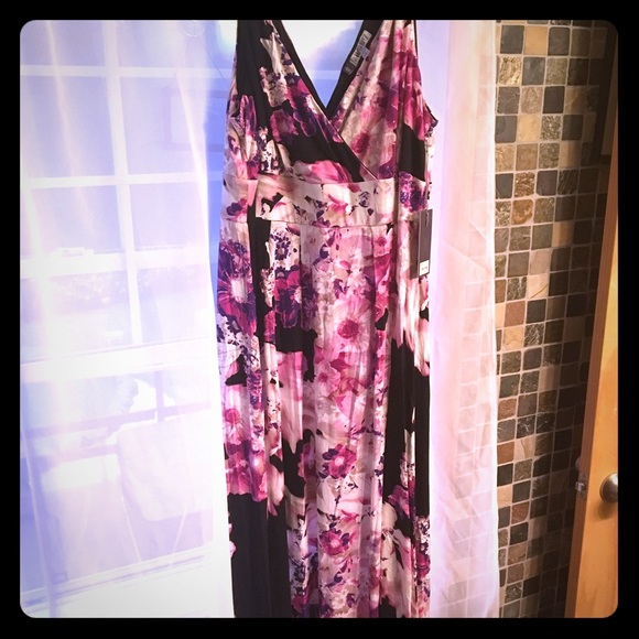 Maxi dress-never worn, new with tags
