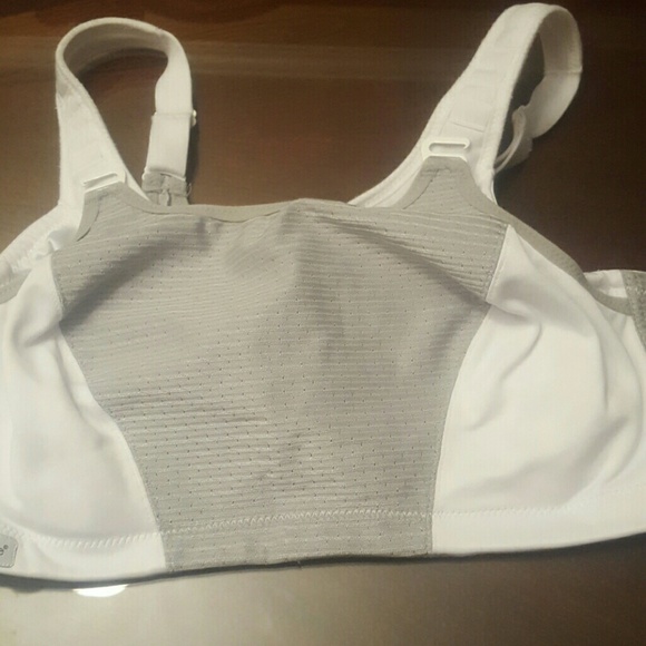 NEW WITHOUT TAGS WORKOUT BRA DOUBLE!!