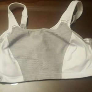 NEW WITHOUT TAGS WORKOUT BRA DOUBLE!!