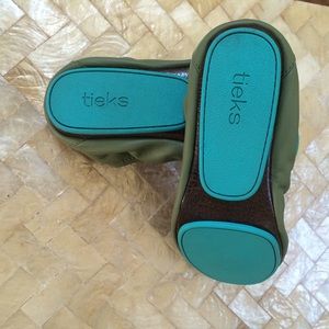 Tieks Olive Flats