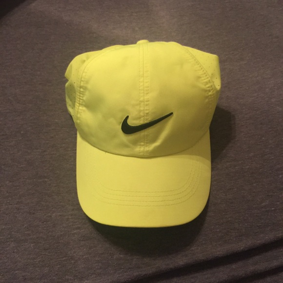 Nike women's yellow training fitness golf hat