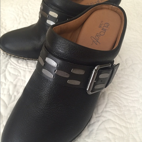 Black dress clogs